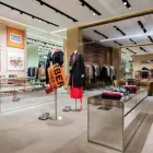 Entreprises 10 image BURBERRY Shopping dans Mississauga ON