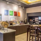 Entreprises 3 image COMFORT HOTEL & SUITES travel & tourism dans Peterborough ON