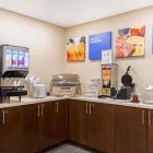 Entreprises 8 image COMFORT INN & SUITES travel & tourism dans Bowmanville ON