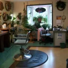 Entreprises 8 image COOMBS HAIR STUDIO Hair Salons dans Parksville BC