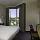 Entreprises 74 image HILTON TORONTO/MARKHAM SUITES CONFERENCE CENTRE & SPA travel & tourism dans Markham ON