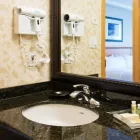 Entreprises 15 image HOLIDAY INN & SUITES NORTH VANCOUVER Wedding Venues dans North Vancouver BC