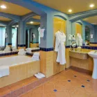 Entreprises 10 image HOLIDAY INN & SUITES NORTH VANCOUVER Wedding Venues dans North Vancouver BC