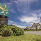 Entreprises 13 image QUALITY INN WADDLING DOG travel & tourism dans Saanichton BC