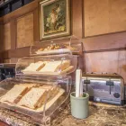 Entreprises 1 image QUALITY INN WADDLING DOG travel & tourism dans Saanichton BC