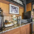 Entreprises 2 image QUALITY INN WADDLING DOG travel & tourism dans Saanichton BC