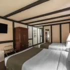 Entreprises 17 image QUALITY INN WADDLING DOG travel & tourism dans Saanichton BC