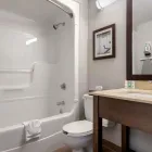 Entreprises 14 image QUALITY SUITES travel & tourism dans Québec QC