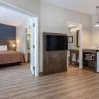 Entreprises 28 image QUALITY SUITES travel & tourism dans Québec QC