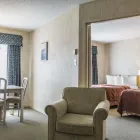 Business 27 image QUALITY SUITES travel & tourism in Laval QC