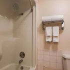 Entreprises 10 image SURESTAY HOTEL BY BEST WESTERN NORTH VANCOUVER CAPILANO travel & tourism dans North Vancouver BC