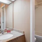 Entreprises 2 image SURESTAY HOTEL BY BEST WESTERN NORTH VANCOUVER CAPILANO travel & tourism dans North Vancouver BC