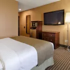 Entreprises 19 image SURESTAY PLUS HOTEL BY BEST WESTERN SEVEN OAKS travel & tourism dans Regina SK