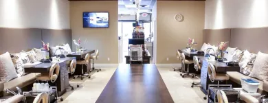 Entreprises 4 image ALMOND NAIL BAR Nail Salons & Technicians dans Winnipeg MB