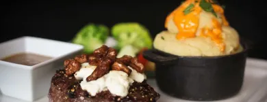 Entreprises 5 image BOEUF COCHON STEAK + BAR Restaurants dans Laval QC