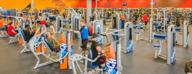 Entreprises 4 image CRUNCH FITNESS - LA SALLE Sports Grounds & Stadiums dans Windsor ON