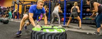 Entreprises 12 image CRUNCH FITNESS - LA SALLE Sports Grounds & Stadiums dans Windsor ON