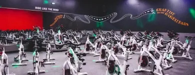 Entreprises 17 image CRUNCH FITNESS - LA SALLE Sports Grounds & Stadiums dans Windsor ON