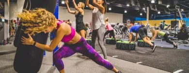 Entreprises 18 image CRUNCH FITNESS - LA SALLE Sports Grounds & Stadiums dans Windsor ON