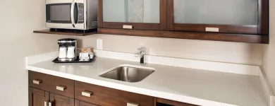Entreprises 6 image DOUBLETREE BY HILTON TORONTO AIRPORT travel & tourism dans Toronto ON