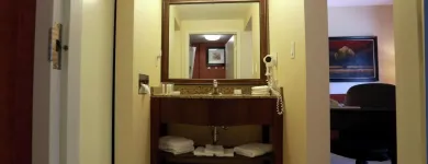 Business 21 image HAMPTON INN & SUITES BY HILTON LAVAL travel & tourism in Laval QC