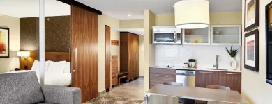 Business 18 image HILTON MONTREAL/LAVAL travel & tourism in Laval QC
