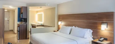 Business 32 image HOLIDAY INN EXPRESS & SUITES BELLEVILLE Wedding Venues in Belleville ON