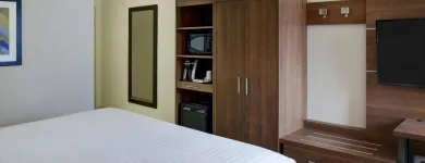 Business 4 image HOLIDAY INN EXPRESS TORONTO DOWNTOWN Wedding Venues in Toronto ON