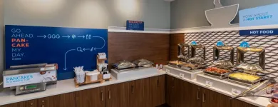 Business 24 image HOLIDAY INN EXPRESS TORONTO DOWNTOWN Wedding Venues in Toronto ON