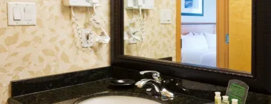 Entreprises 15 image HOLIDAY INN & SUITES NORTH VANCOUVER Wedding Venues dans North Vancouver BC