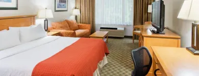 Entreprises 29 image HOLIDAY INN & SUITES NORTH VANCOUVER Wedding Venues dans North Vancouver BC