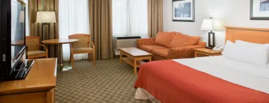 Entreprises 42 image HOLIDAY INN & SUITES NORTH VANCOUVER Wedding Venues dans North Vancouver BC