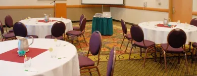 Entreprises 5 image HOLIDAY INN & SUITES NORTH VANCOUVER Wedding Venues dans North Vancouver BC