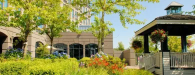 Entreprises 47 image HOLIDAY INN & SUITES NORTH VANCOUVER Wedding Venues dans North Vancouver BC