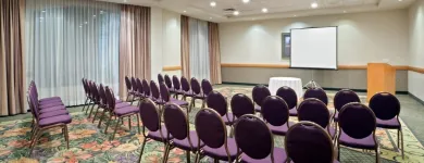Entreprises 50 image HOLIDAY INN & SUITES NORTH VANCOUVER Wedding Venues dans North Vancouver BC