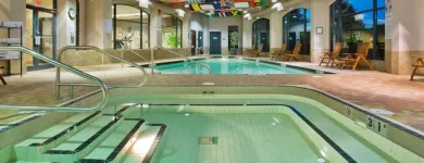 Entreprises 60 image HOLIDAY INN & SUITES NORTH VANCOUVER Wedding Venues dans North Vancouver BC