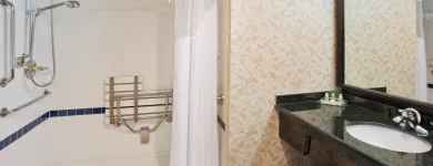 Entreprises 61 image HOLIDAY INN & SUITES NORTH VANCOUVER Wedding Venues dans North Vancouver BC