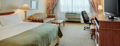Entreprises 7 image HOLIDAY INN & SUITES OAKVILLE @ BRONTE Wedding Venues dans Oakville ON
