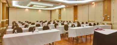 Entreprises 3 image HOLIDAY INN & SUITES OAKVILLE @ BRONTE Wedding Venues dans Oakville ON
