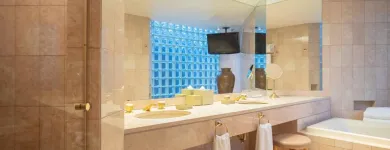 Business 24 image METROPOLITAN HOTEL VANCOUVER Wedding Venues in Vancouver BC