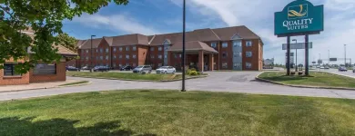 Business 21 image QUALITY SUITES travel & tourism in Laval QC