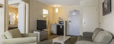 Business 24 image QUALITY SUITES travel & tourism in Laval QC