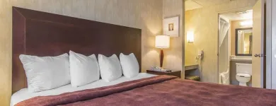 Business 2 image QUALITY SUITES travel & tourism in Laval QC