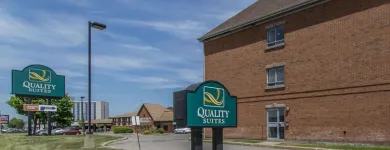 Business 5 image QUALITY SUITES travel & tourism in Laval QC