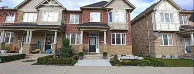 Business 2 image ROYAL LEPAGE SIGNATURE REALTY, BROKERAGE - LISA PORTOLESE, SALES REPRESENTATIVE Real Estate Agents in Mississauga ON