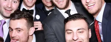 Entreprises 1 image SOCIAL PHOTO BOOTH Photo Booths dans North York ON