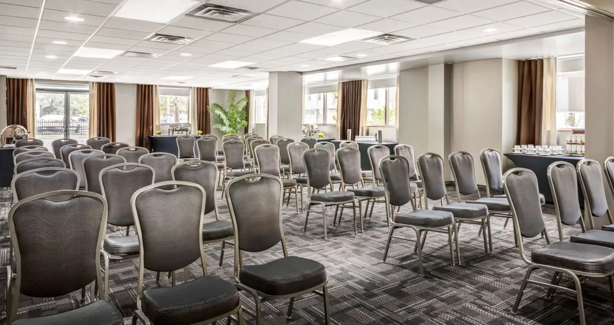 Business 18 image BEST WESTERN PLUS OTTAWA DOWNTOWN SUITES