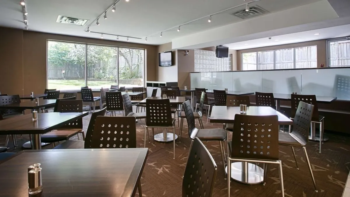 Business 10 image BEST WESTERN PLUS OTTAWA DOWNTOWN SUITES