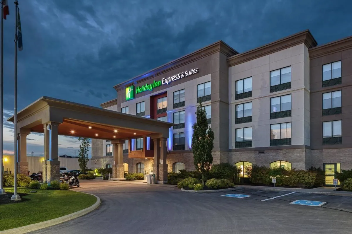 Business 12 image HOLIDAY INN EXPRESS & SUITES BELLEVILLE