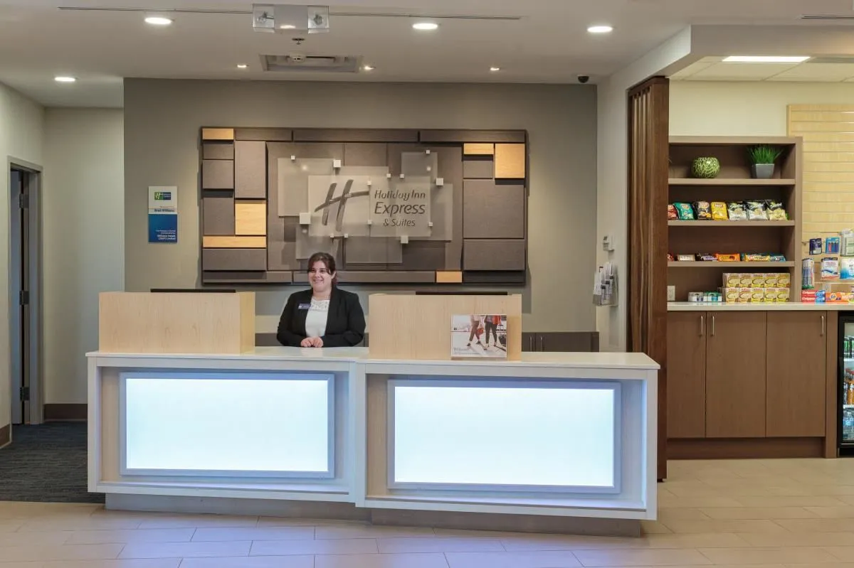 Business 13 image HOLIDAY INN EXPRESS & SUITES BELLEVILLE